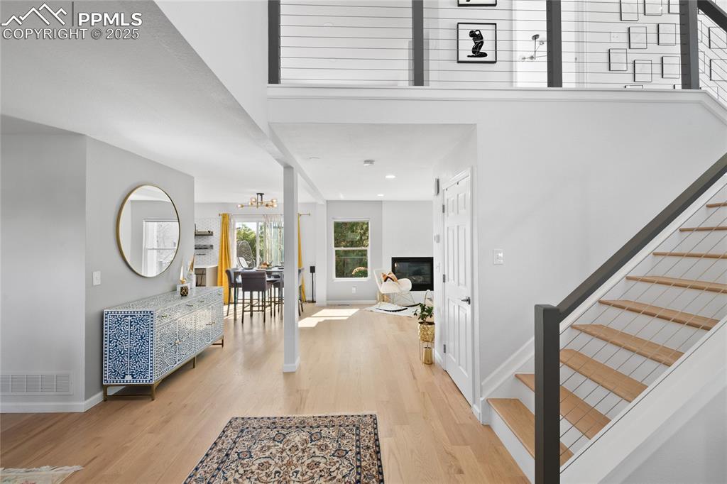 Entryway featuring light wood-style flooring, a chandelier, and recessed lighting