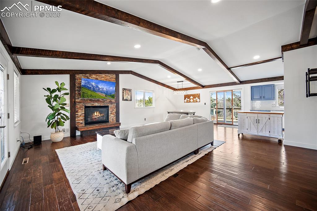 Great room, amazing for entertaining.