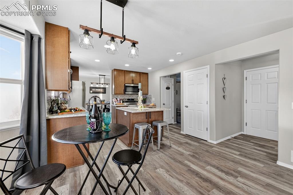 The eat-in dining area and the island with seating as well.