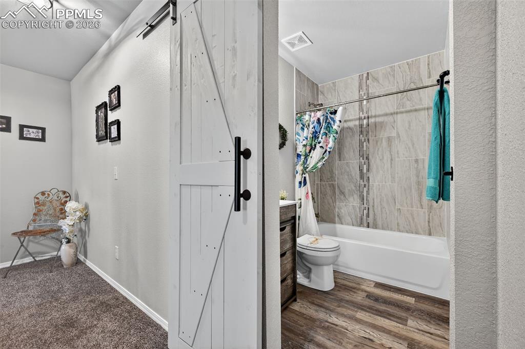 Look at the 2nd floor bathroom! More custom tile.