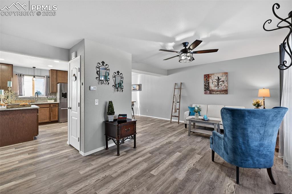 Looking into the kitchen & dining room from the front door.