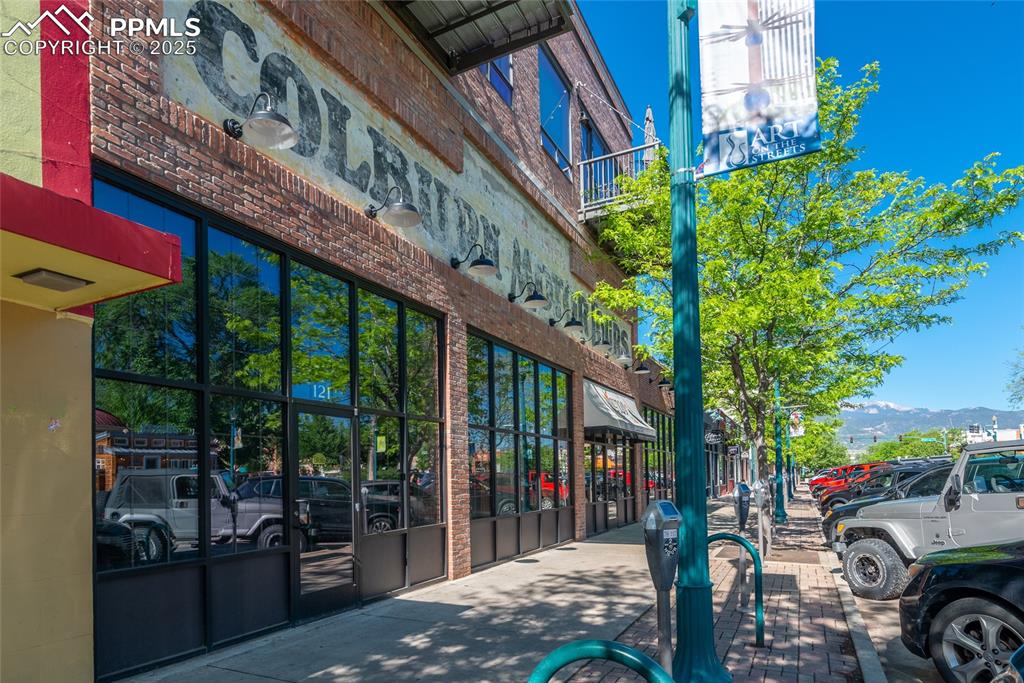 Vibrant Bijou Street - Live the walkable lifestyle!