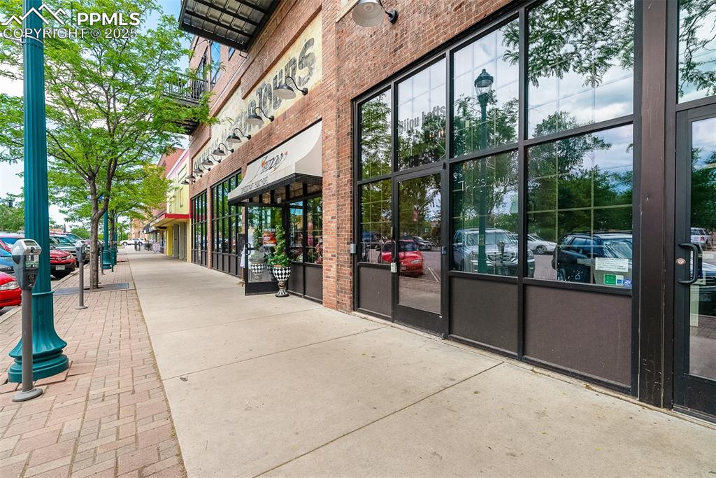 Vibrant Bijou Street - Live the walkable lifestyle!