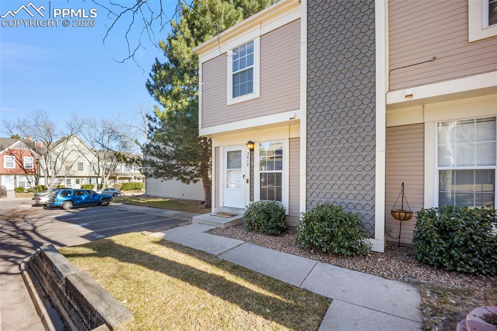 3618 Queen Anne Way photo 3