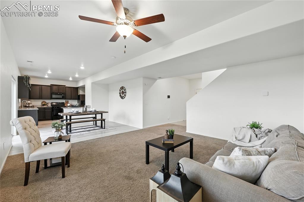 Open floor plan, great for entertaining family and friends.