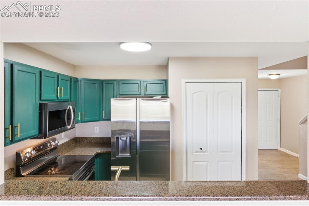 Updated kitchen with granite counters, updated hardware, pantry, and matching appliance suite!