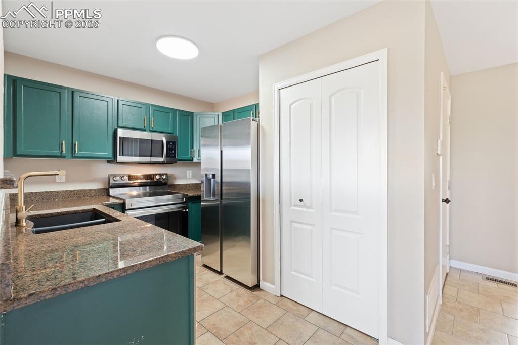 Updated kitchen with granite counters, updated hardware, pantry, and matching appliance suite!