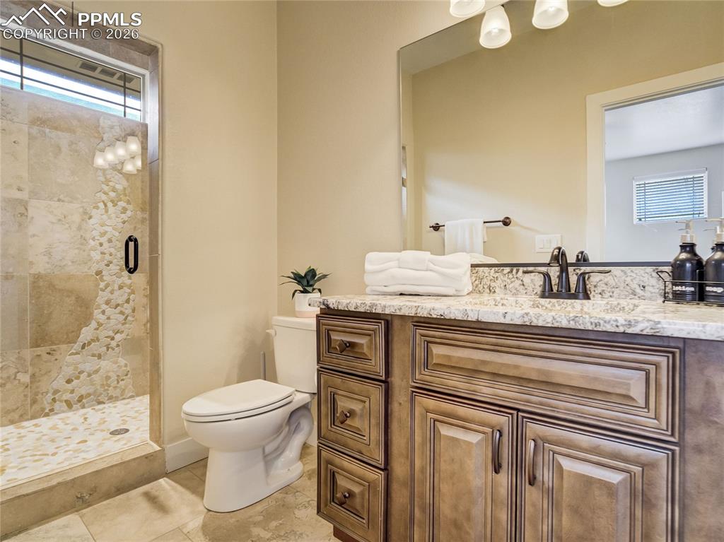 En-suite bath for secondary upstairs bedroom