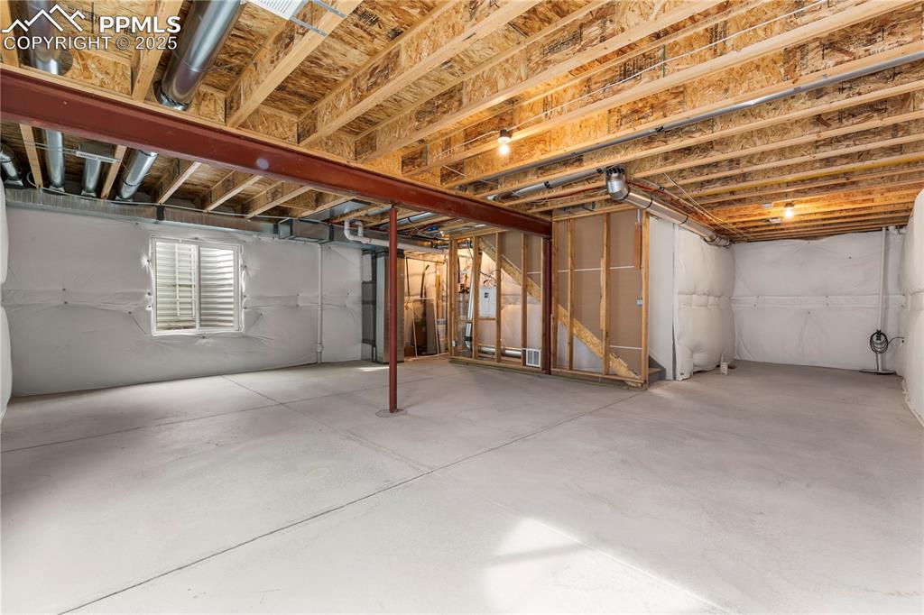 Huge unfinished basement with 9' ceilings 