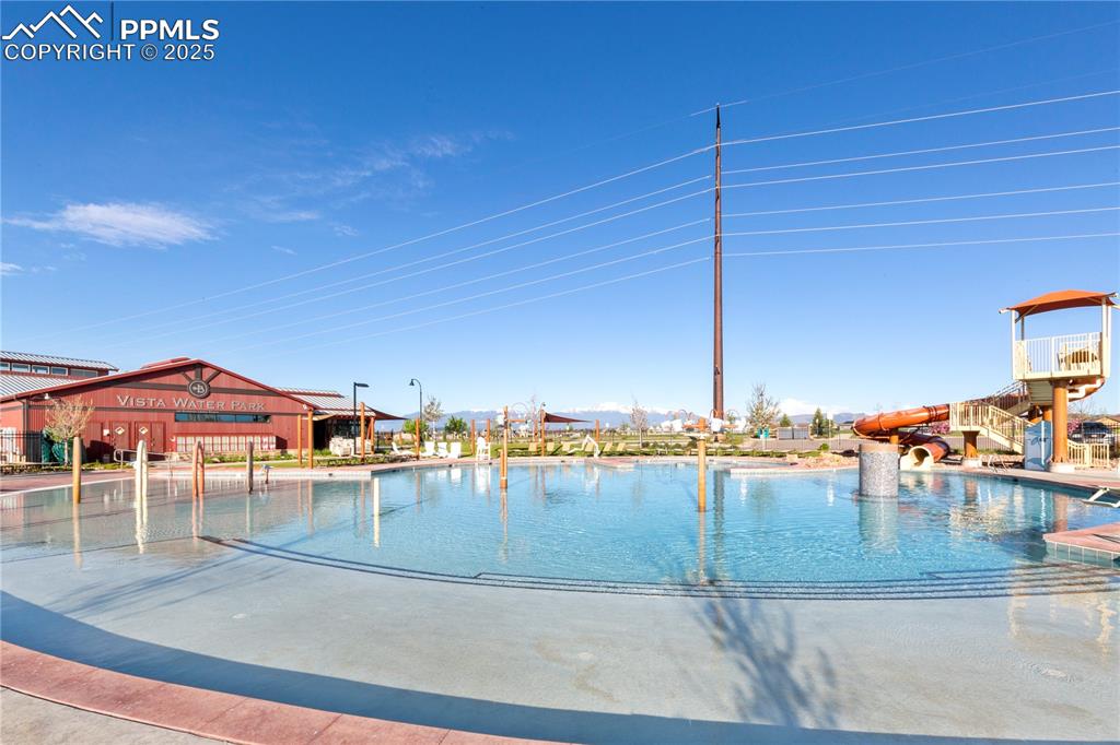 Zero entry pool/splash park in the community