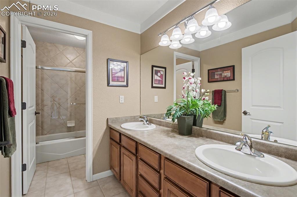 Upper Level Full Bathroom with Dual Vanity!