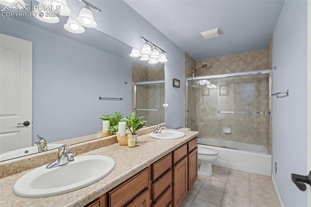 Lower Level Full Bathroom with Dual Vanity!