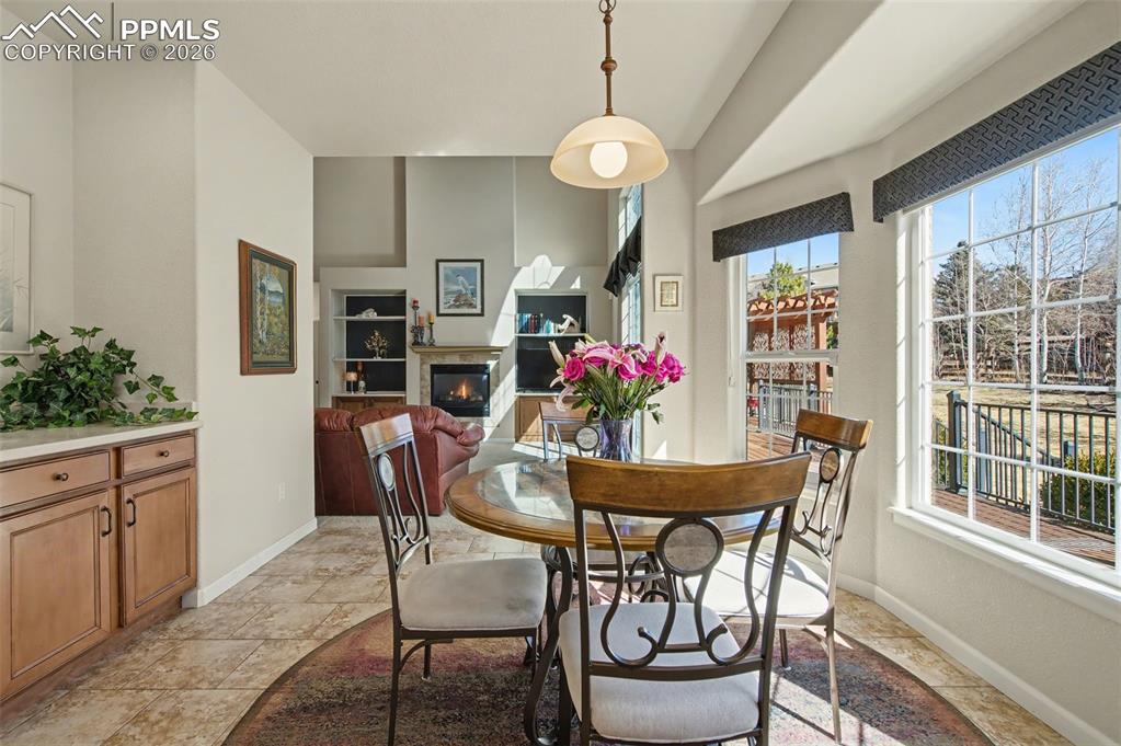 Bright, Cheerful Breakfast Nook!