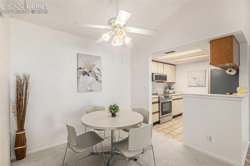 Open dining area, convenient to kitchen and living room