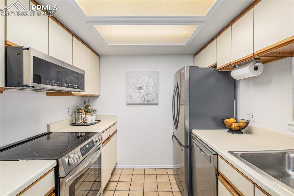 New Frigidaire stainless steel appliances!