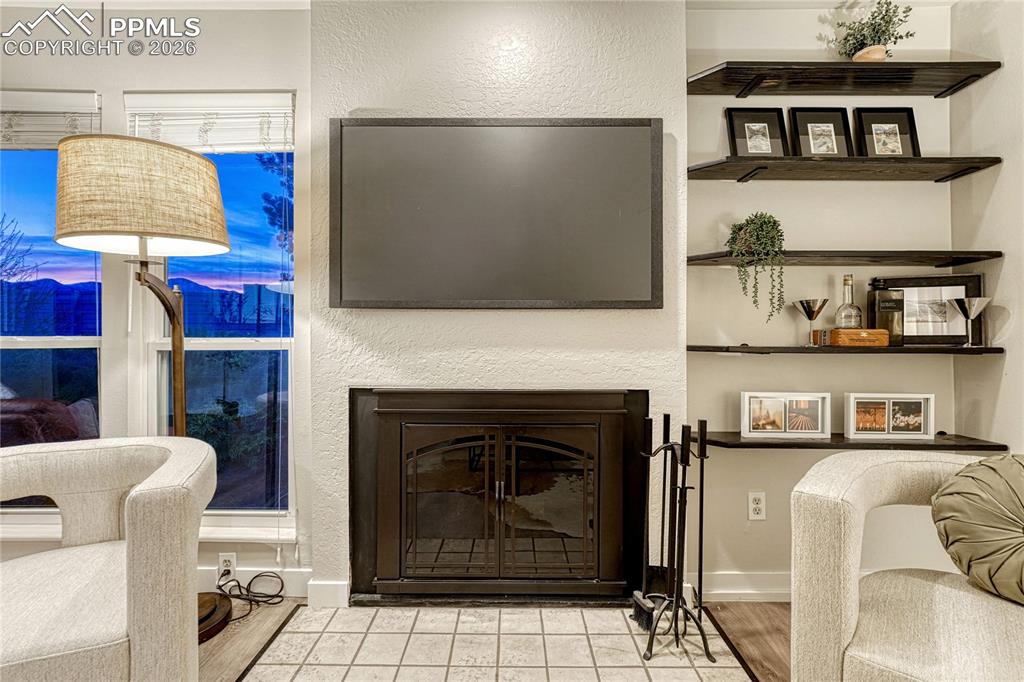 Enjoy the fireplace, TV and mountain views all at the same time