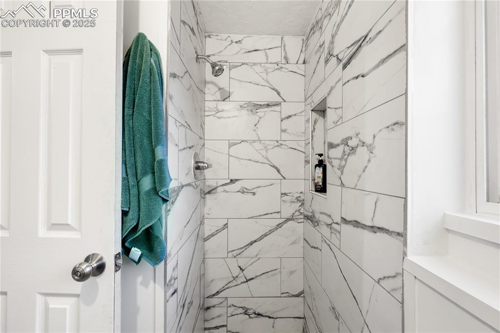 lower level 3/4 bath