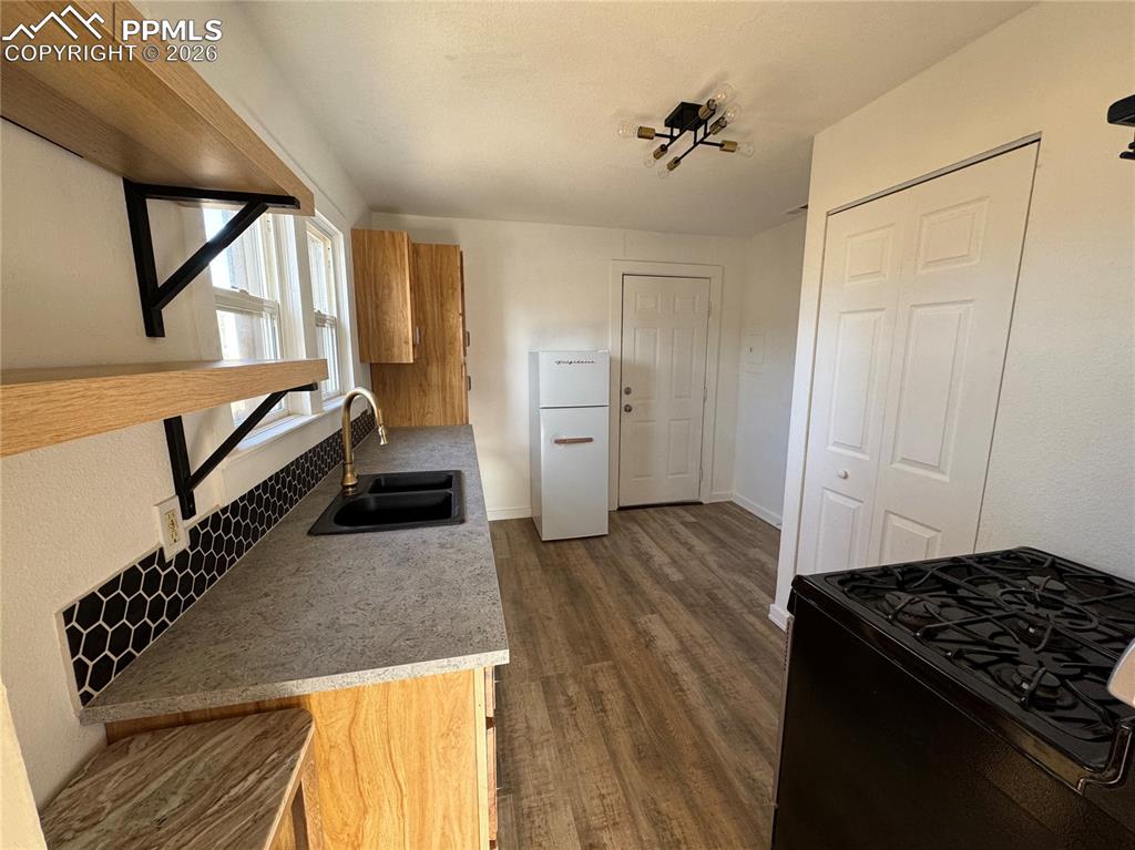 2442 E St Vrain Street