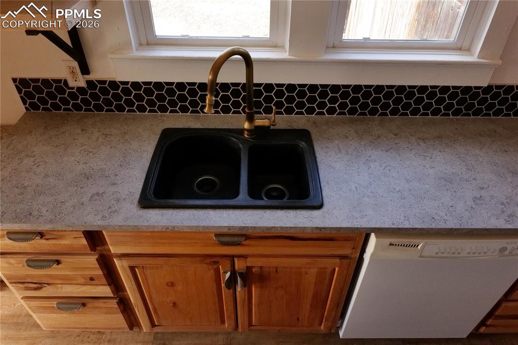 2442 E St Vrain Street