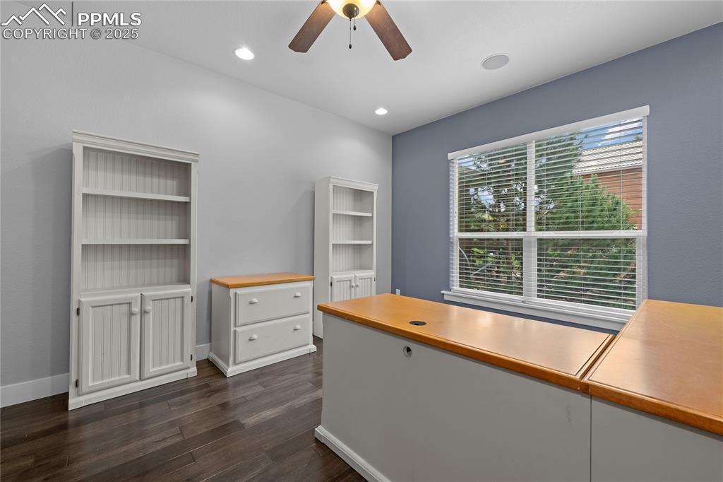 Office featuring dark wood-style floors, a ceiling fan, and recessed lighting