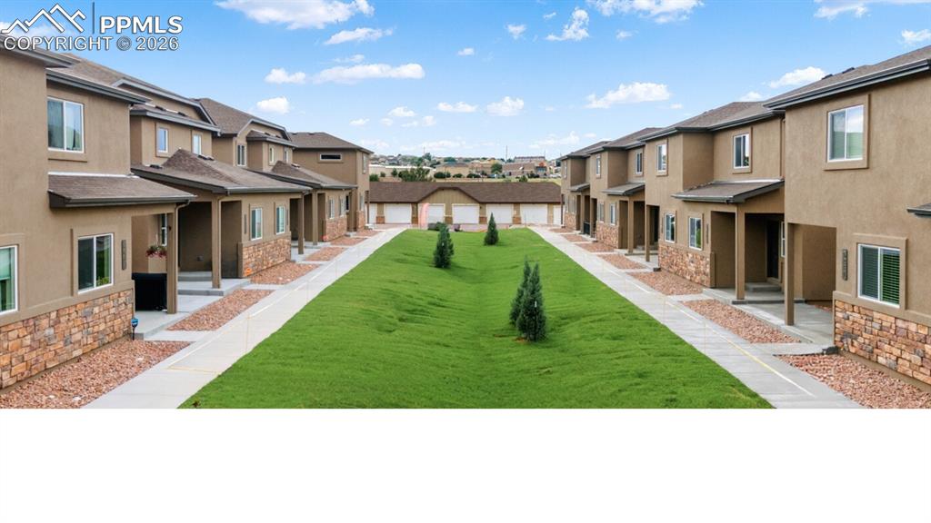 View of property's community featuring a yard and a residential view