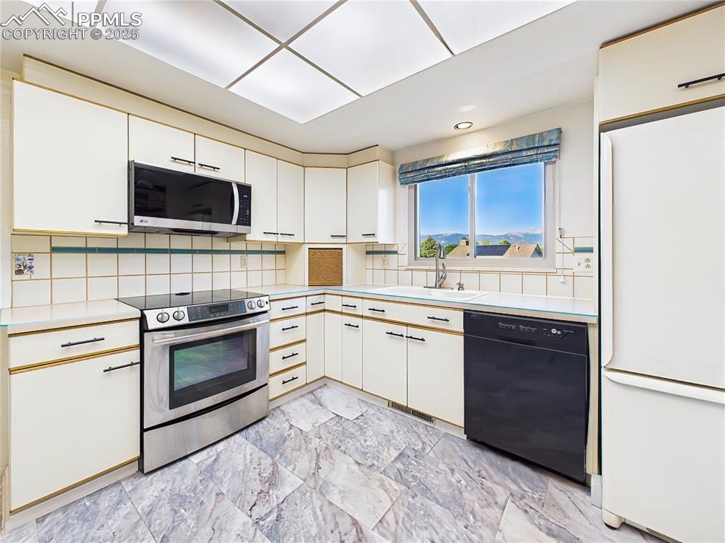 Kitchen with Mountain View – Enjoy incredible views of Pikes Peak while cooking in this thoughtfully designed kitchen, complete with a modern appliance suite and abundant prep space.