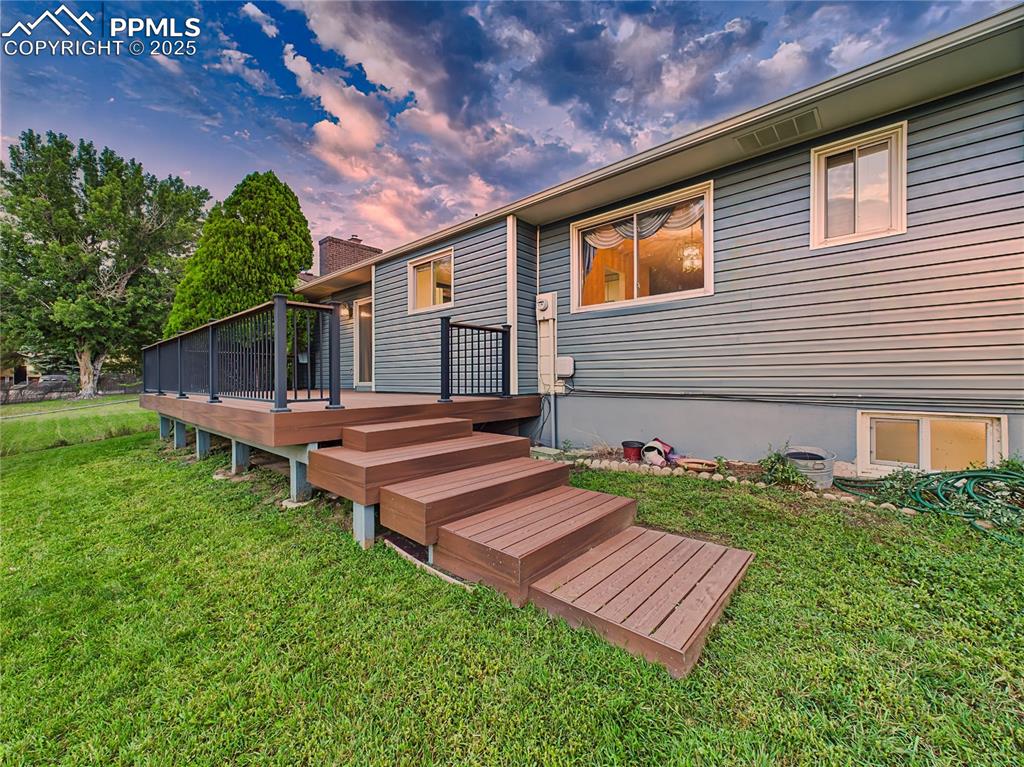 Trex Deck with Stairs (Installed 2019) – This elevated Trex deck (2019) offers low-maintenance outdoor enjoyment with durable materials and a sleek black railing system.