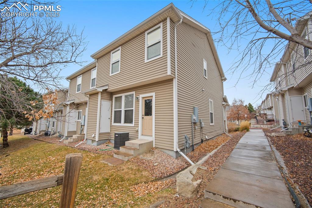 Love all the grassy areas in the backyard. 