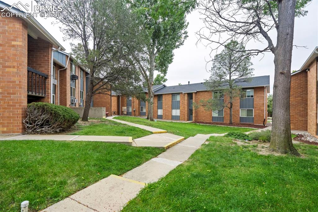 Nice common area outside the front door.