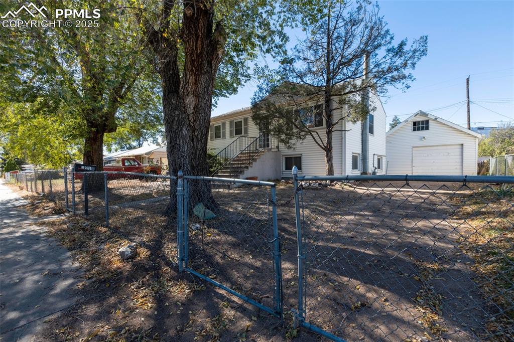 1910 S Cedar Avenue photo 3