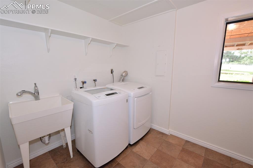 Laundry room with washer/dry and deep sink