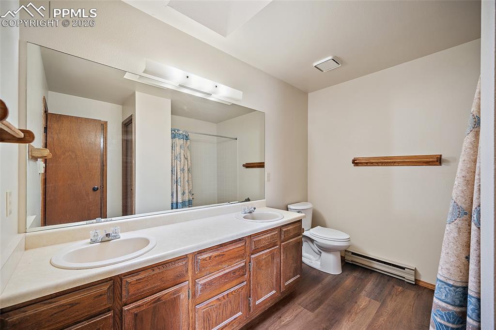 Bathroom, direct access to Primary bedroom