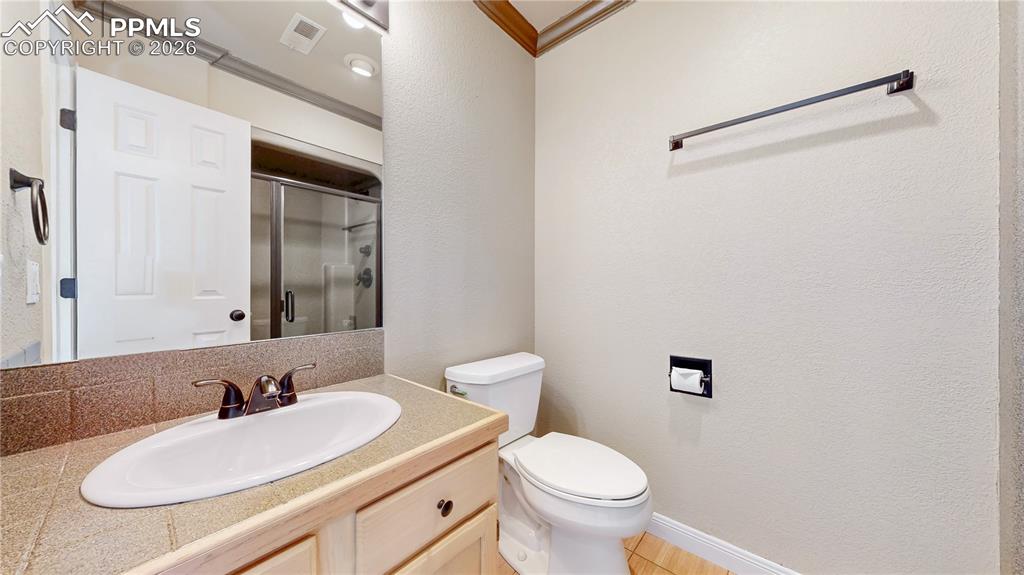 Upper level bathroom serving bedroom 2 and 3