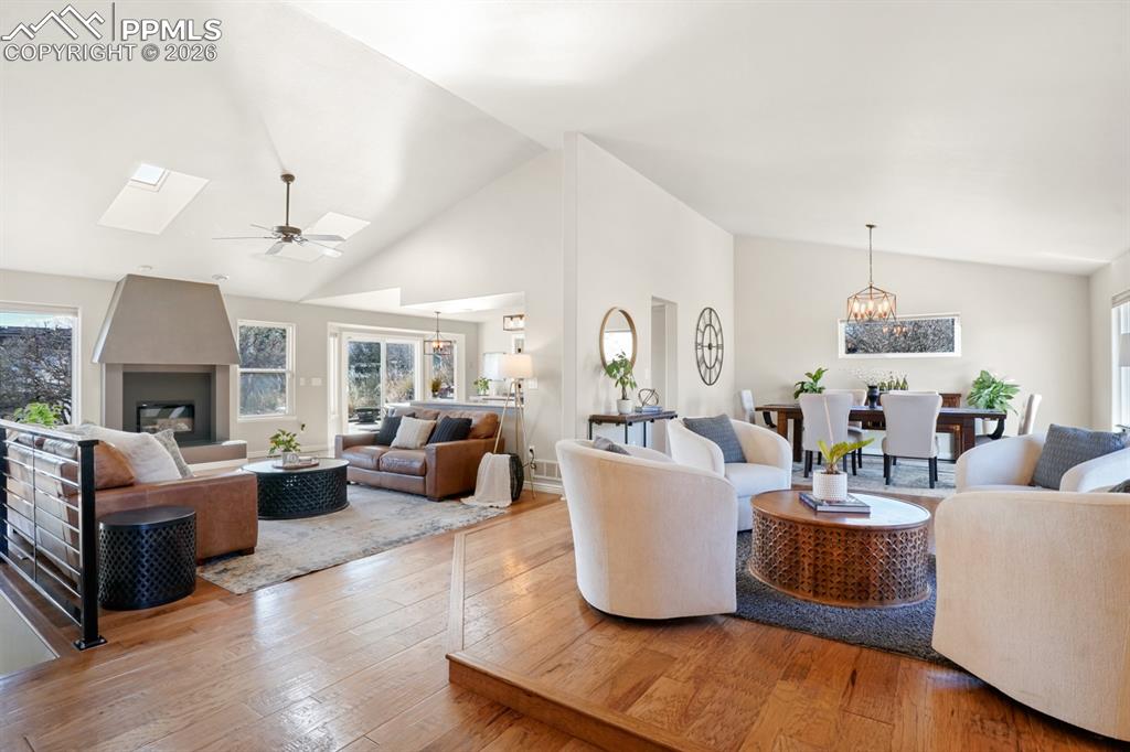 2565 Dunfries Court photo 3