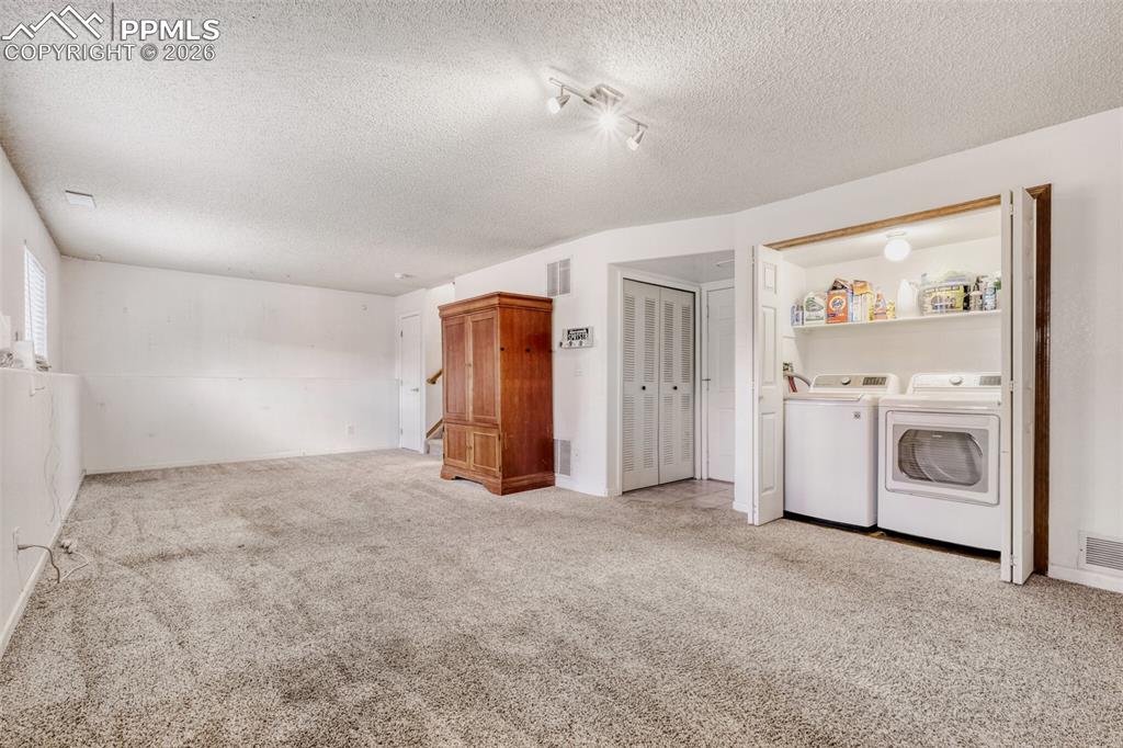 Lower Level Laundry - Washer & Dryer Stay