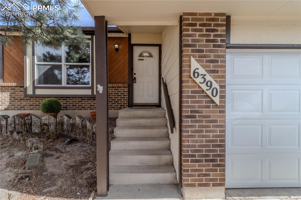 6390 Pemberton Way photo 2