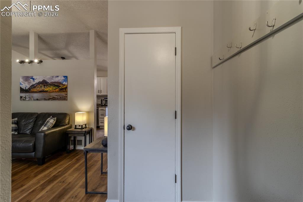 6390 Pemberton Way photo 3