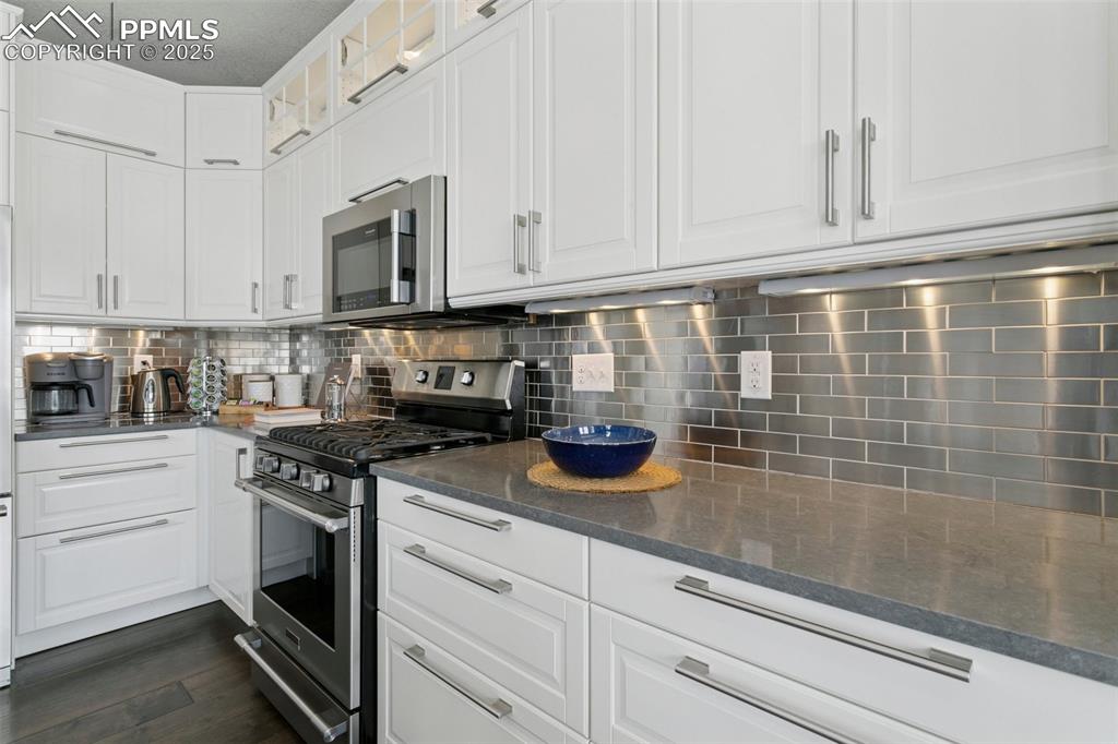 Custom quartz countertops and under-cabinet lighting w/dimmer capability!