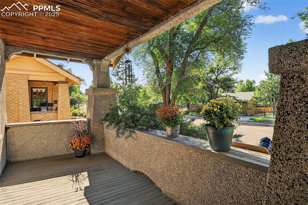 Covered front porch. 