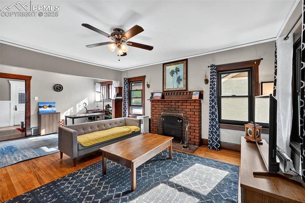 Bright and open living and connecting dining area. 