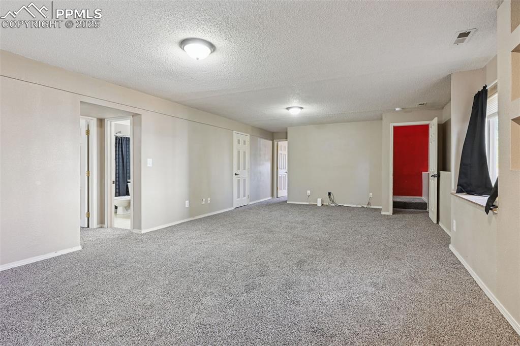 New paint and carpet!