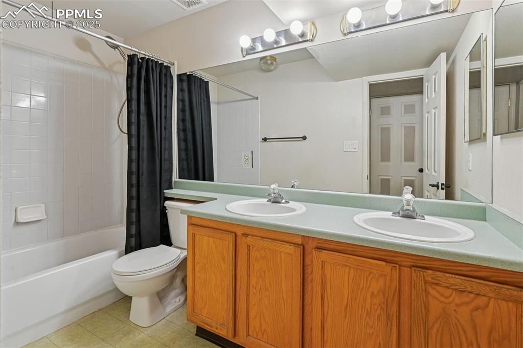 Full bathroom in the basement