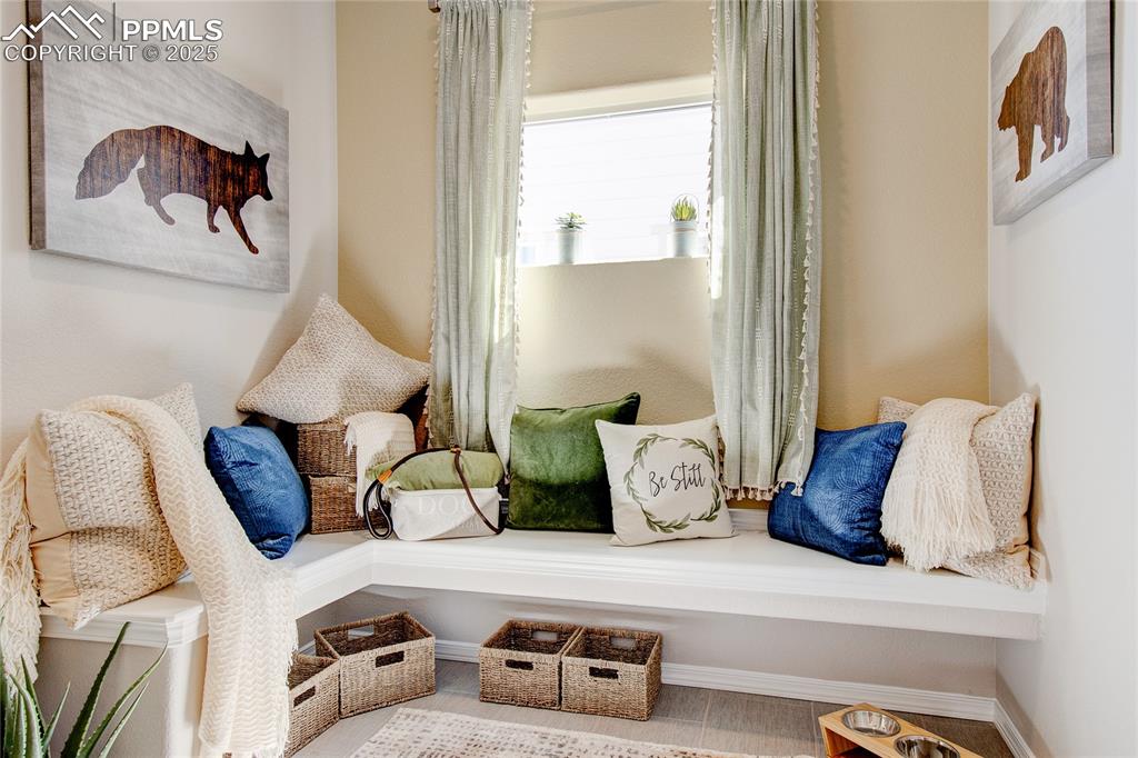 Sitting room with baseboards