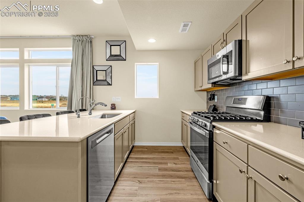  kitchen comes fully equipped with all appliances to include gas range