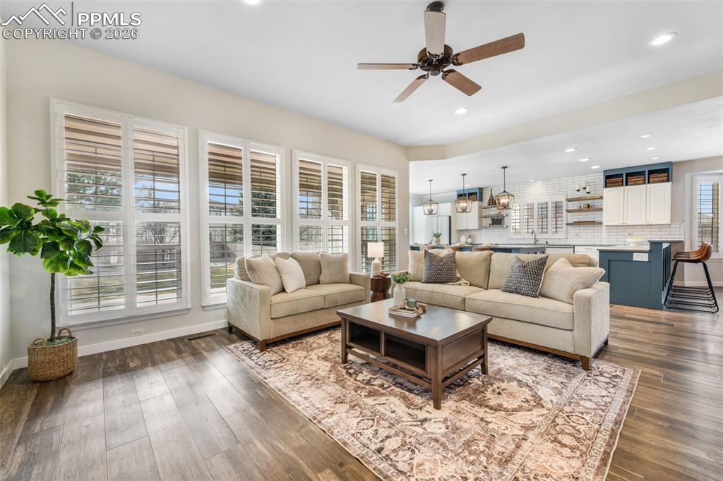 3215 Hollycrest Drive photo 3