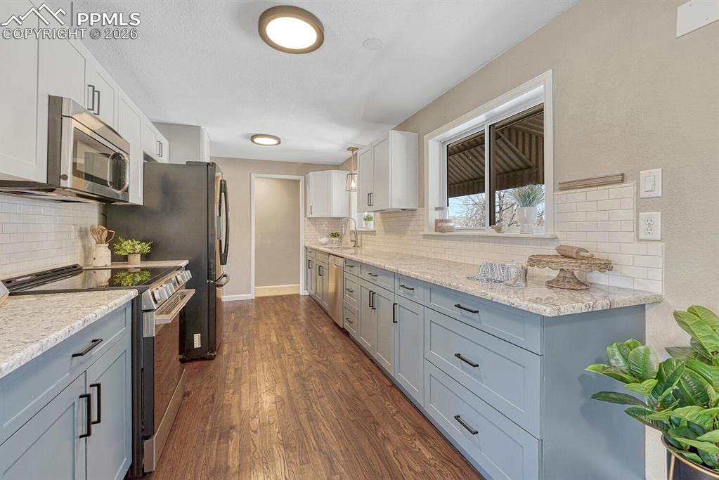 TONS of counter space.