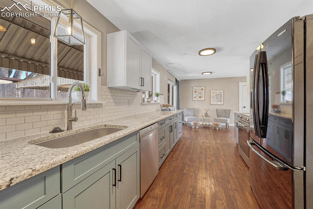 Granite countertops.