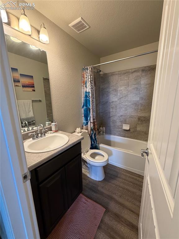 upstairs secondary bathroom