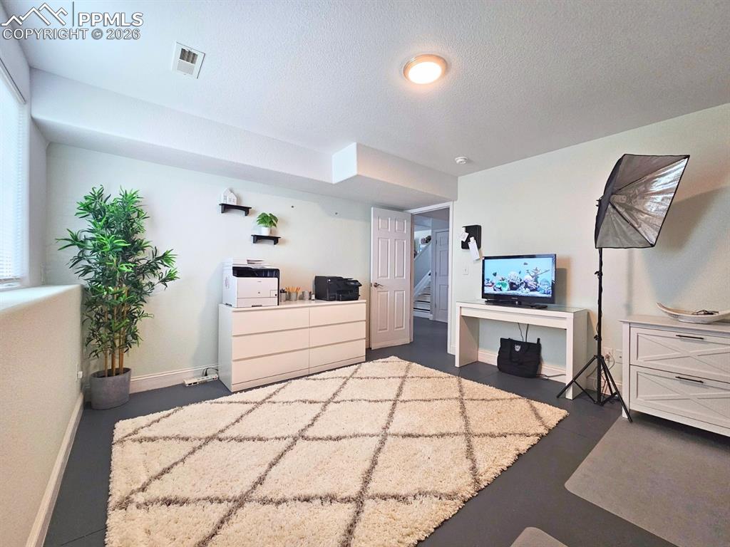 Bedroom / Office (2) with dual function - Closet Doors on site