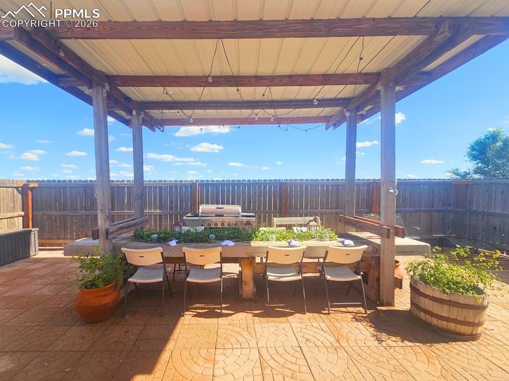 Large Dining al fresco!